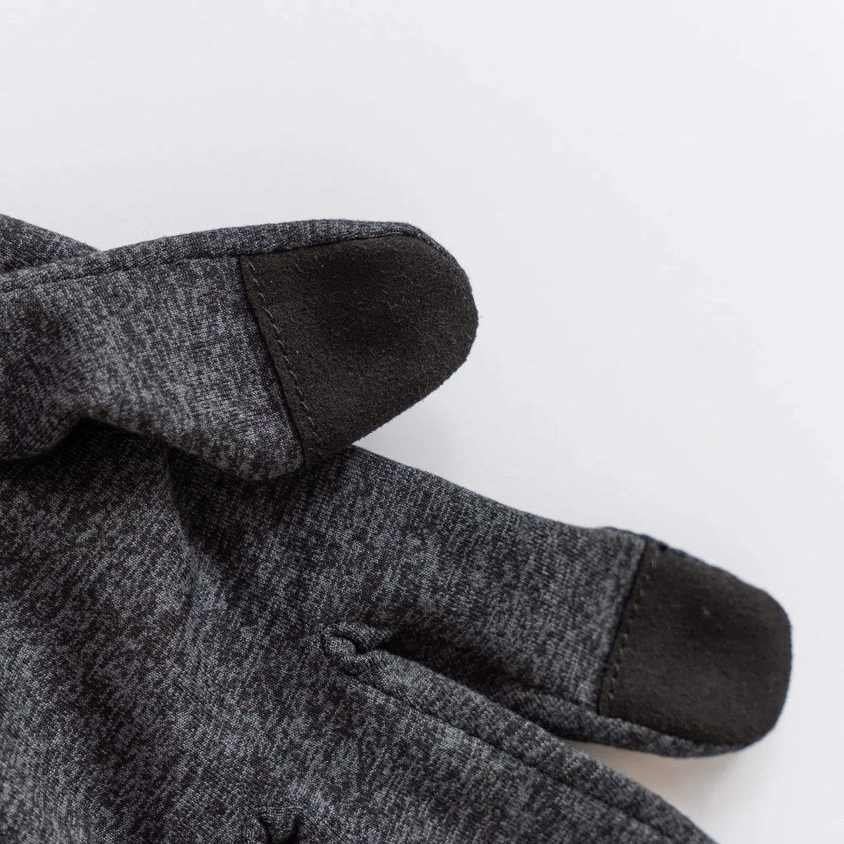 rabbit EZ Gloves in Black Charcoal, detail view.