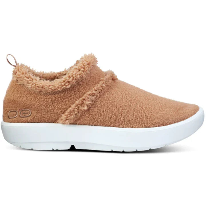 Oofos OOcoozie Low women's White/Chestnut colorway, lateral view.