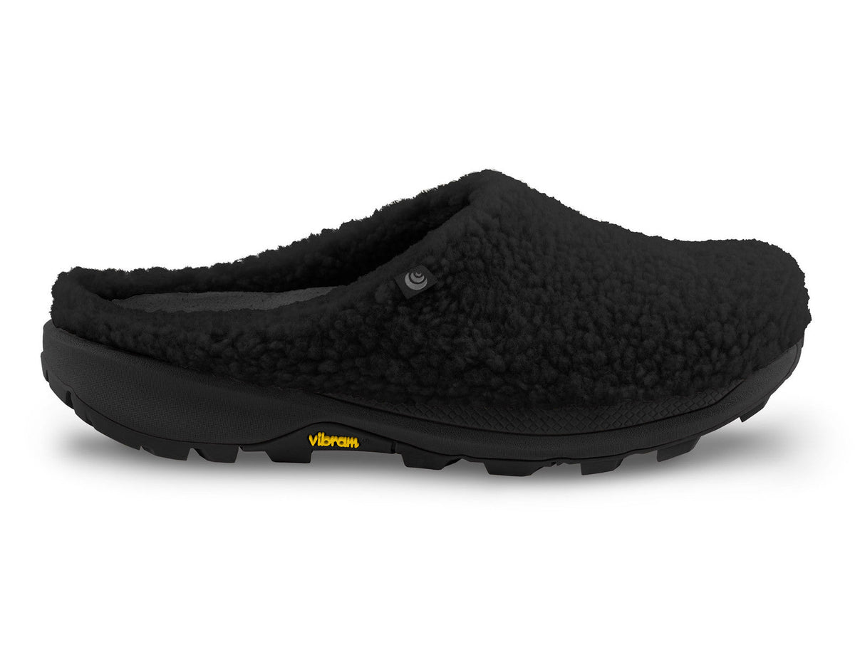 Women's Topo Athletic Revive in Black/Black, lateral view.