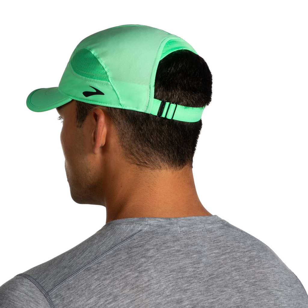 Unisex Brooks Chaser Hat. Green. Rear/Lateral view.