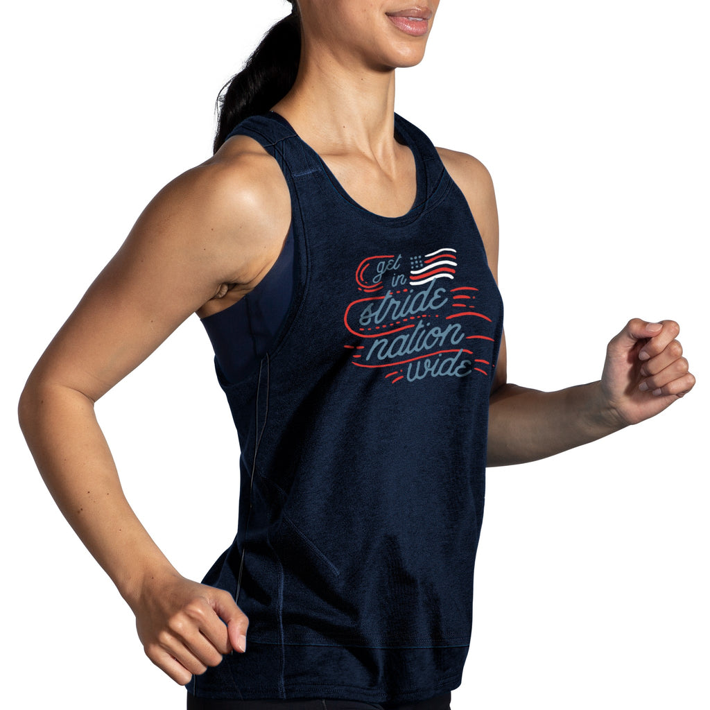 Women's Brooks Distance Tank 2.0. Navy. Front/Lateral view.