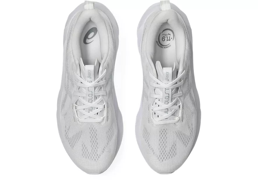 Men's Asics Novablast 5. Light Grey upper. White midsole. Top view.