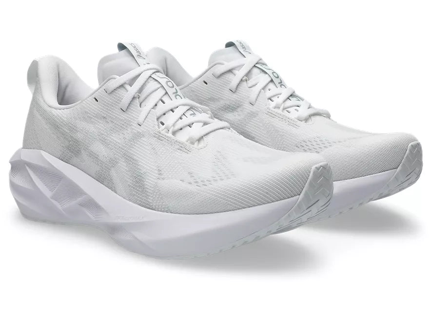 Men's Asics Novablast 5. Light Grey upper. White midsole. Lateral view.