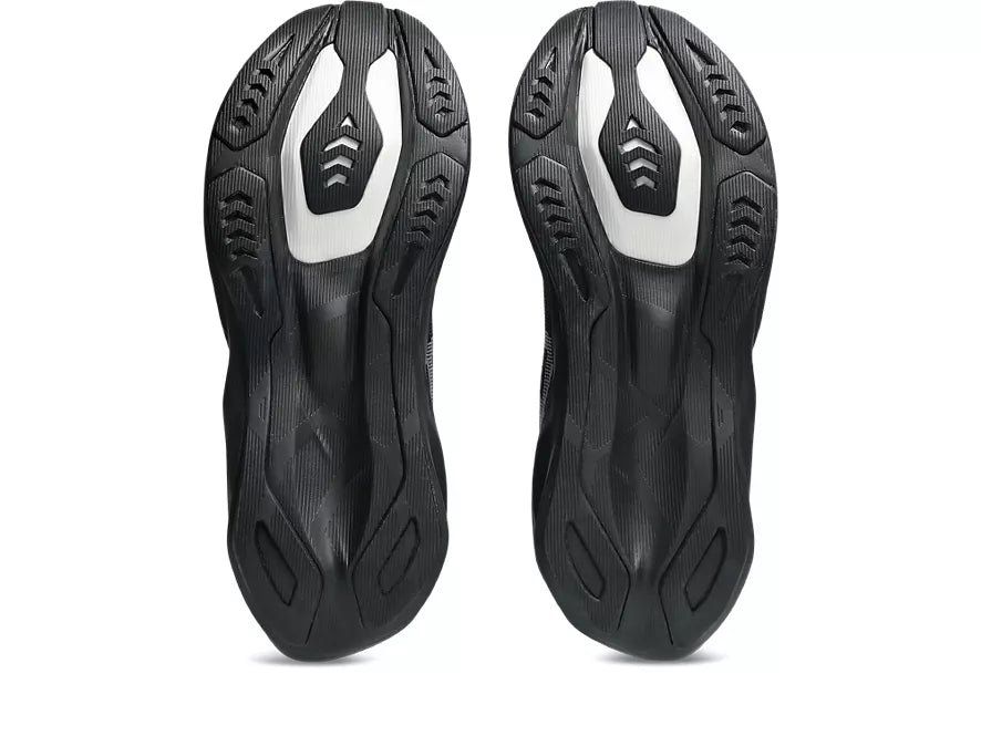 Men's Asics Novablast 6 Black/Black outsole view