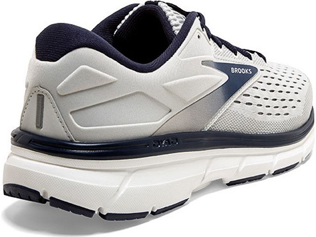 Men's Brooks Dyad 11. Light Grey upper. White midsole. Rear/Lateral view.
