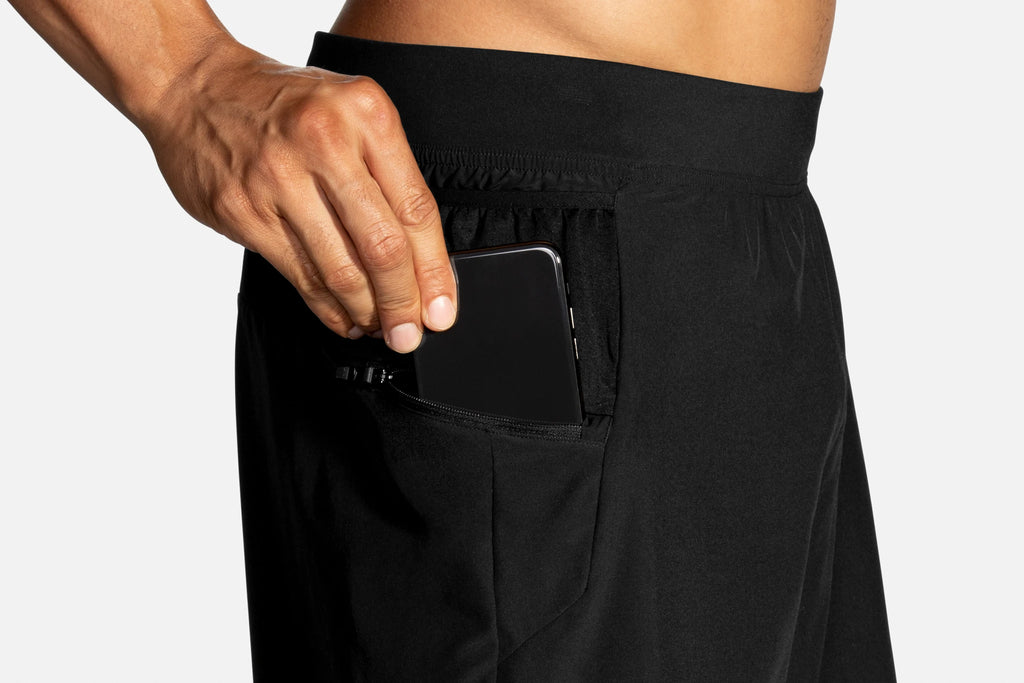 Men's Brooks Sherpa 7" 2-in-1 Shorts. Black. Pocket closeup.