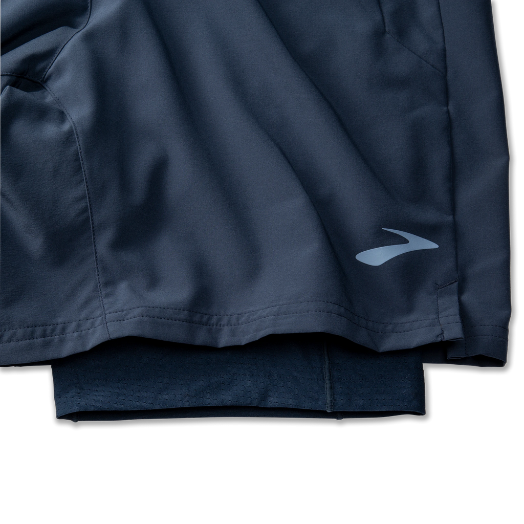 Men's Brooks Sherpa 7" 2-in-1 Shorts. Blue/Grey. Front closeup.