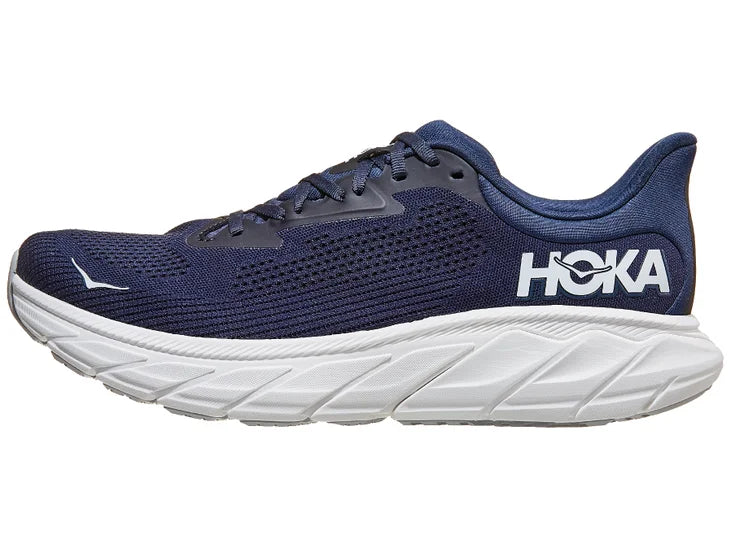 Men's Hoka Arahi 7. Dark Blue upper. White midsole. Lateral view.