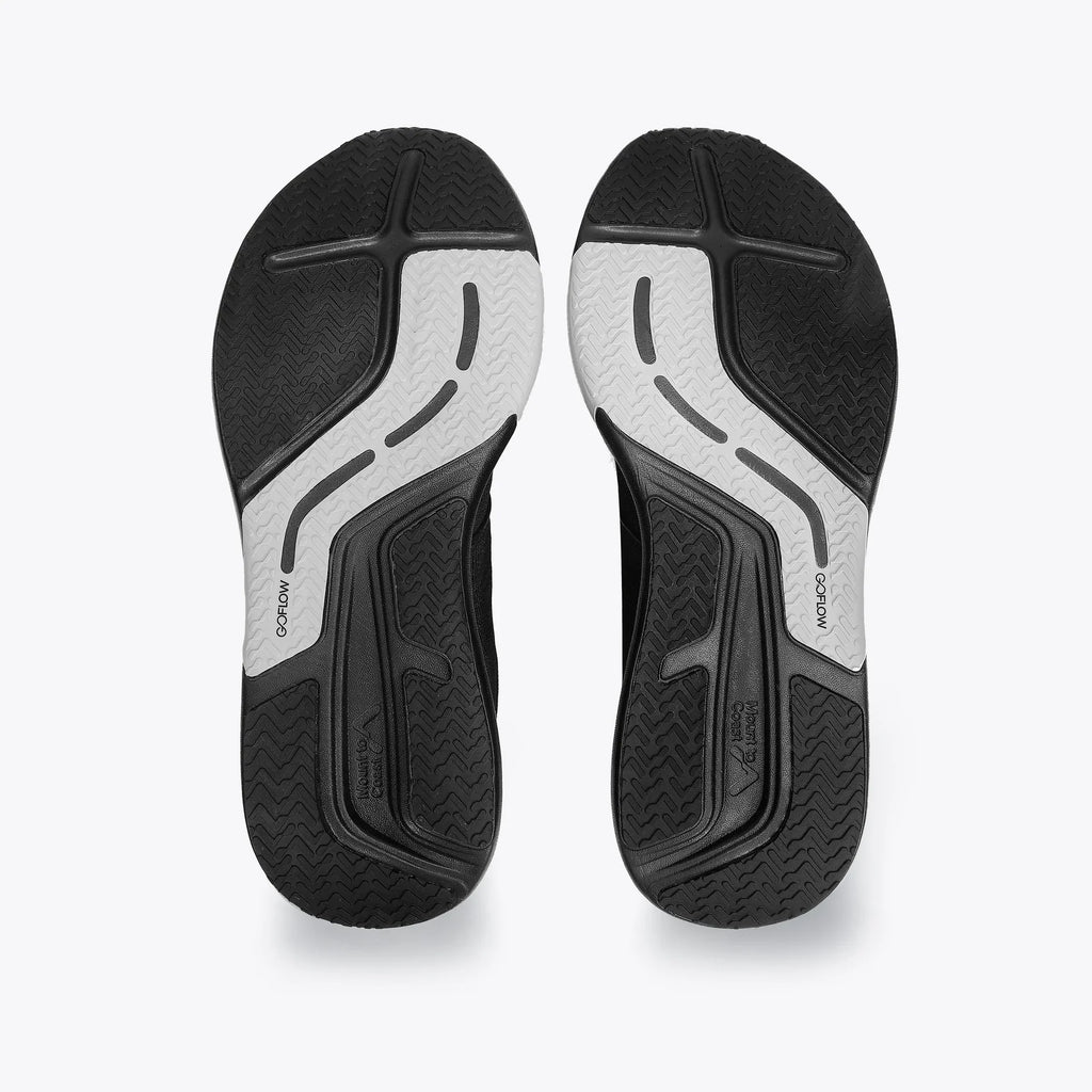 Men's Mount to Coast. R1. Black upper. Black midsole. Bottom view.