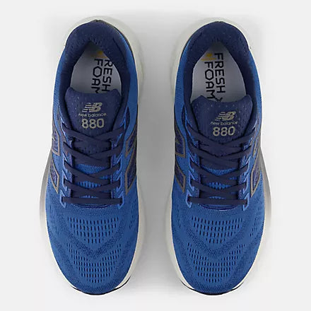 Men's New Balance 880 v15. Blue upper. White midsole. Top view.