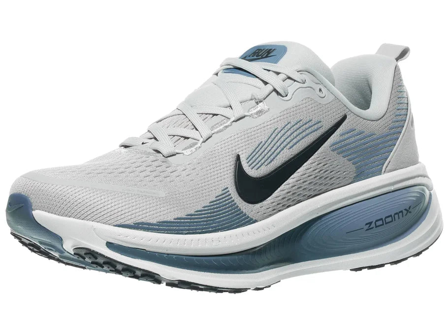 Men's Nike Vomero 18. Light Grey upper. White midsole. Lateral view.