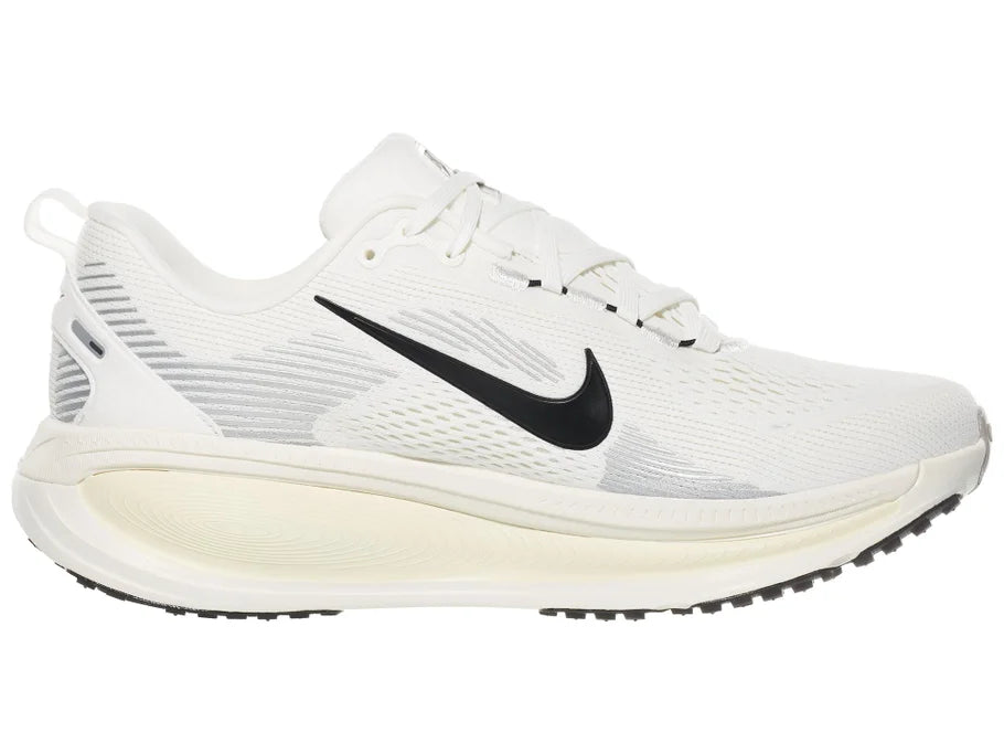Men's Nike Vomero 18. White upper. Off White midsole. Medial view.