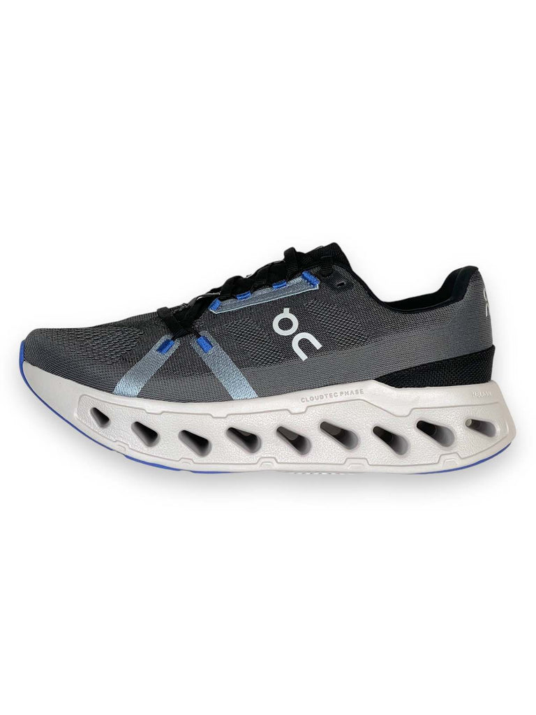 Women's On Cloudeclipse. Grey upper. White midsole. Lateral view.
