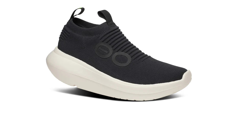 Men's Oofos OOmy Zen. Black upper. White midsole. Lateral view.