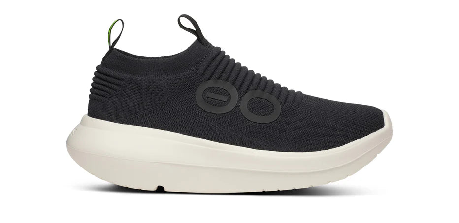 Men's Oofos OOmy Zen. Black upper. White midsole. Lateral view.