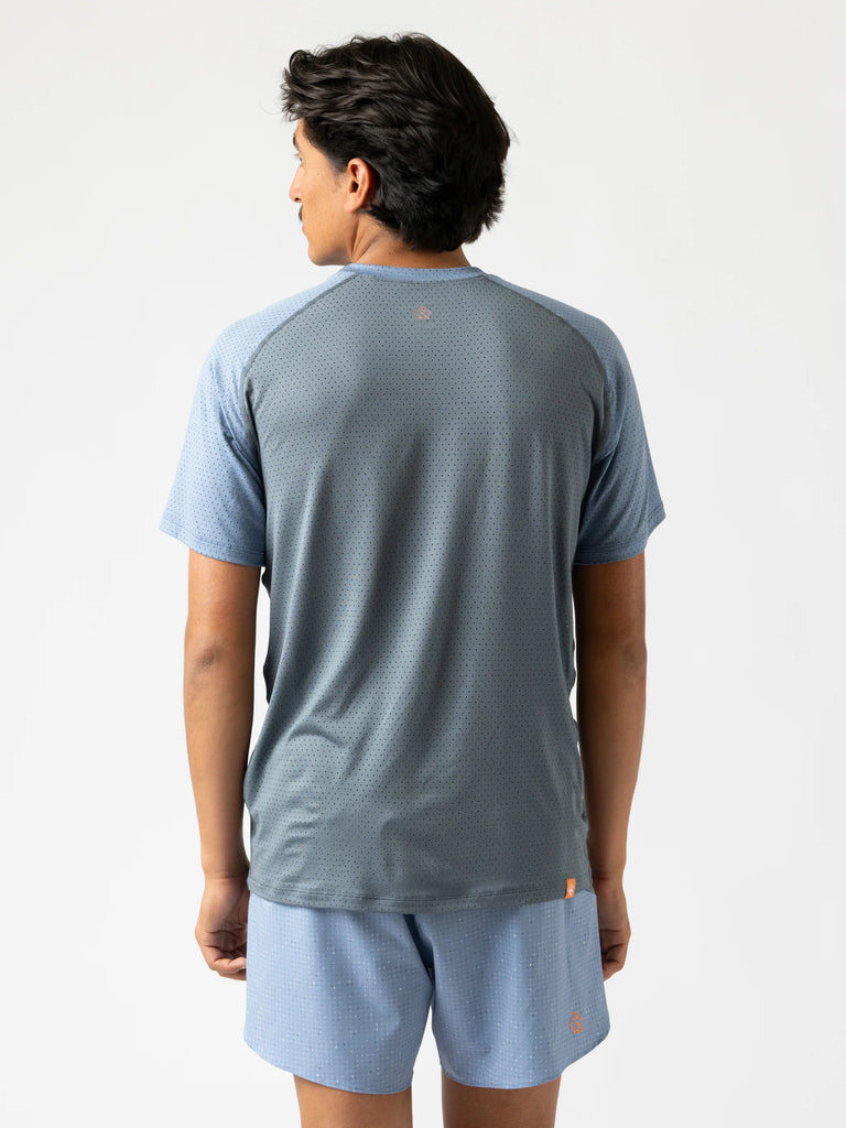 Men's Rabbit EZ Tee Perf SS Trail. Grey and blue color. Orange logo. Back view.