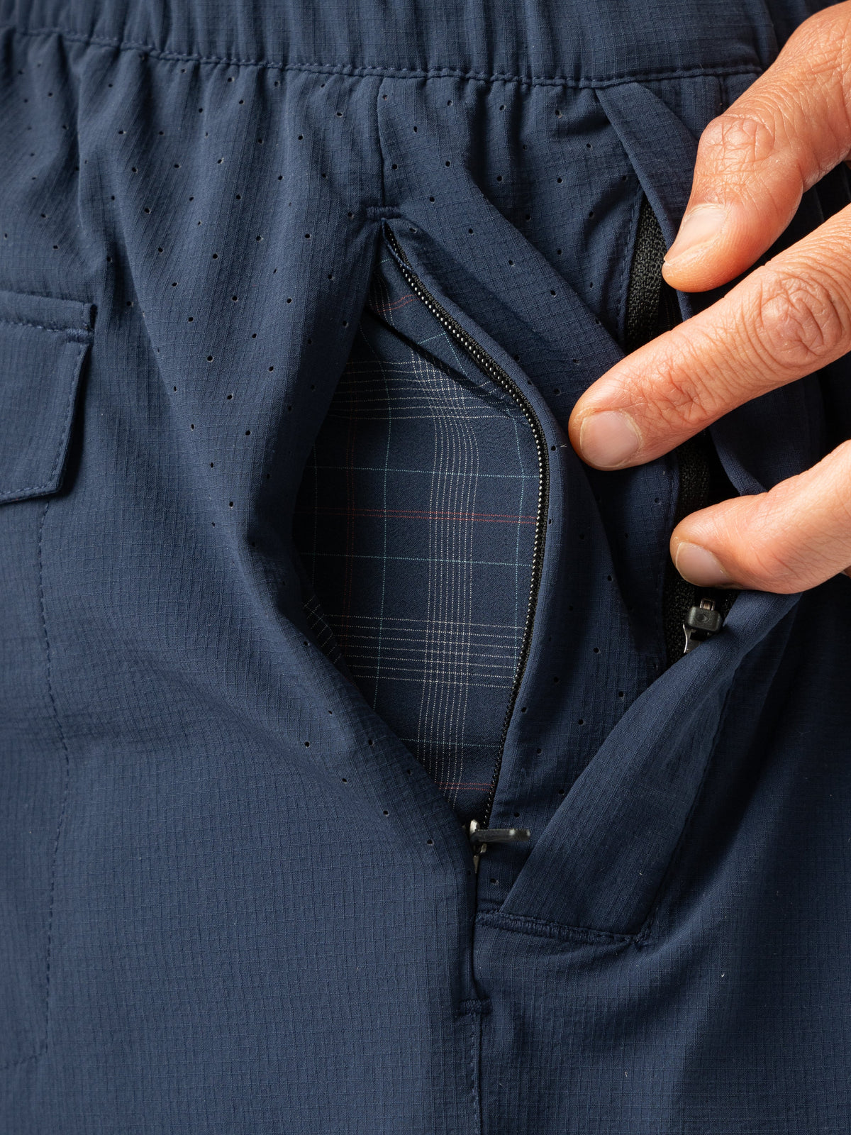 Men's rabbit High Country Shorts. Dark Blue.