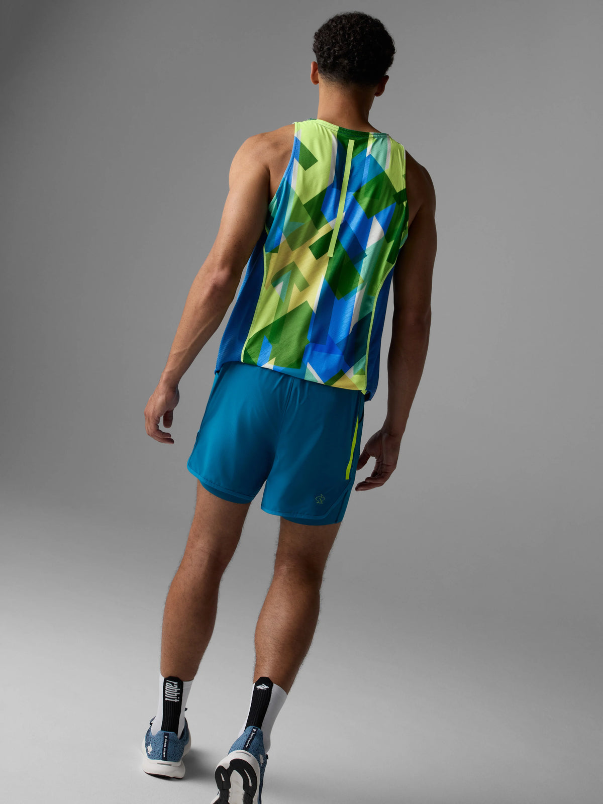 Men's rabbit Pacer Hybrid Shorts 5". Blue.