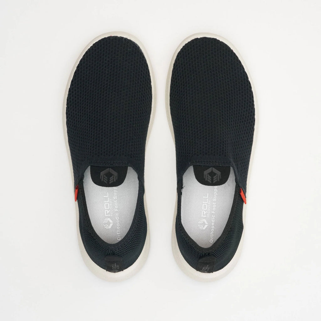 Men's Roll Recovery Superplush Classic. Black upper. White midsole. Top view.