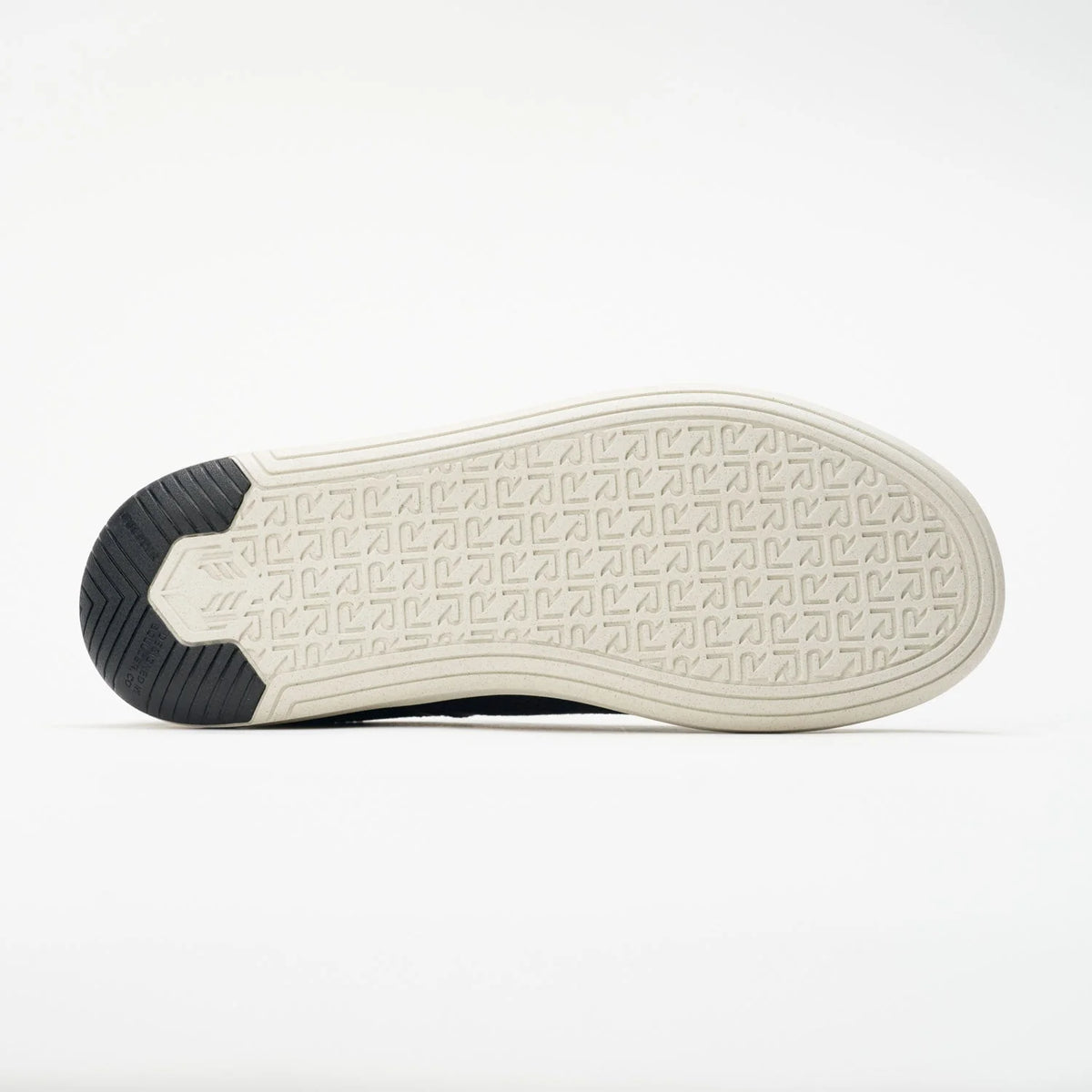 Men's Roll Recovery Superplush Classic. Black upper. White midsole. Bottom view.