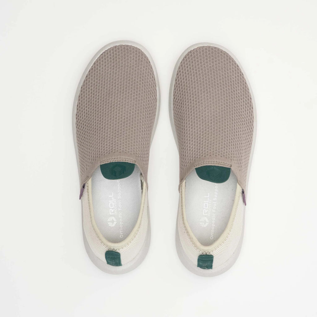 Men's Roll Recovery Superplush Classic. Grey upper. White midsole. Top view.