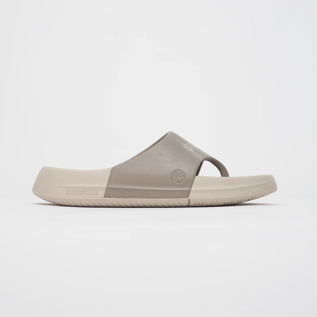 Men's Roll Recovery Superplush Flipflop. Sandstone.