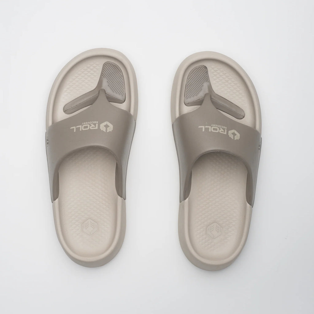 Men's Roll Recovery Superplush Flipflop. Sandstone.