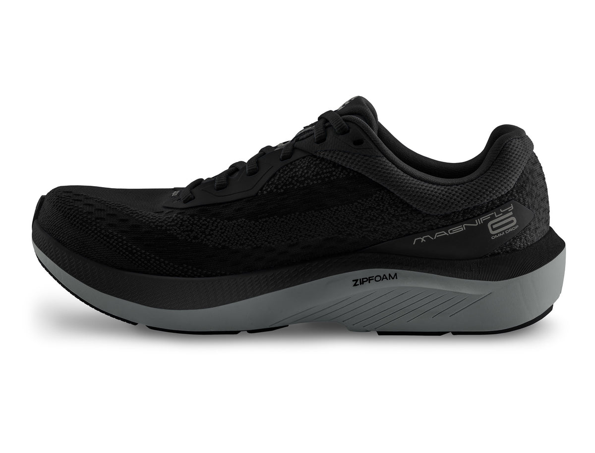 Men's Topo Magnifly 6. Black upper. Dark Grey midsole. Medial view.