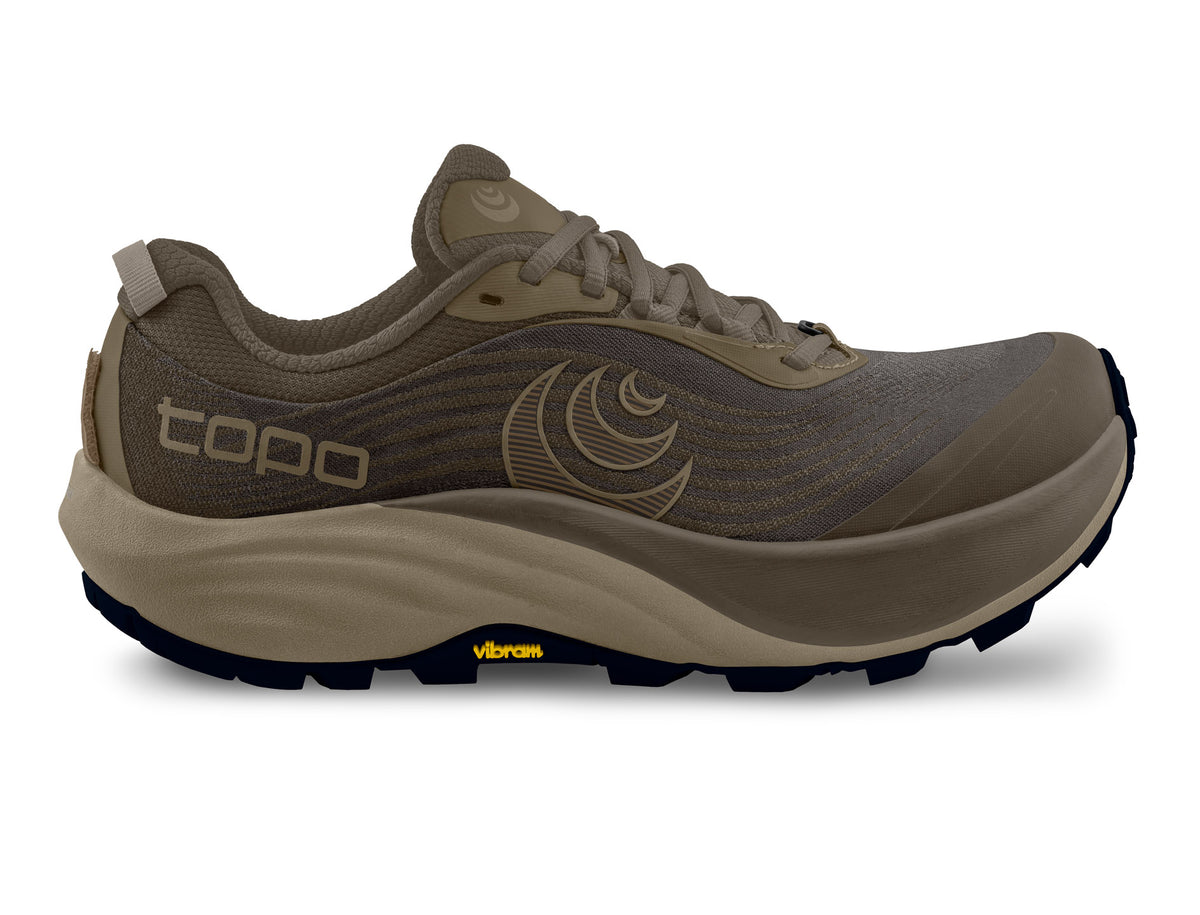Men's Topo Pursuit 3. Brown upper. Bown midsole. Lateral view.