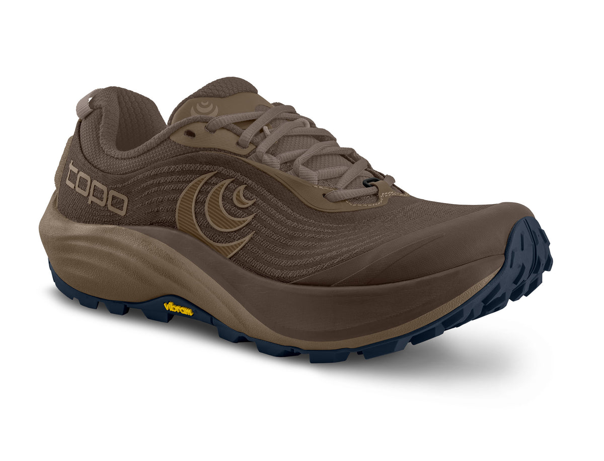 Men's Topo Pursuit 3. Brown upper. Bown midsole. Lateral view.