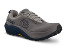 Men's Topo Pursuit 3. Grey upper. Navy midsole. Lateral view.