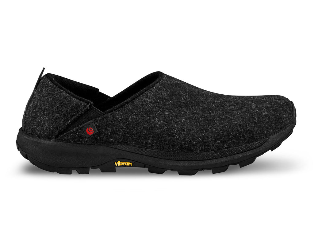 Men's Topo Athletic Rekovr 2. Dark grey upper. Black midsole. Lateral view.