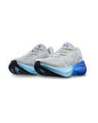 Men's TYR Maverick v1. Light Grey upper. Blue midsole. Lateral view.
