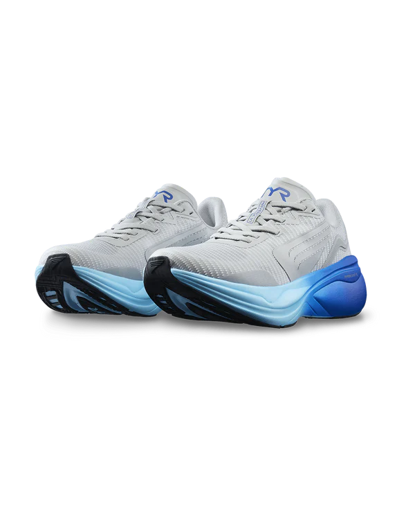 Men's TYR Maverick v1. Light Grey upper. Blue midsole. Lateral view.