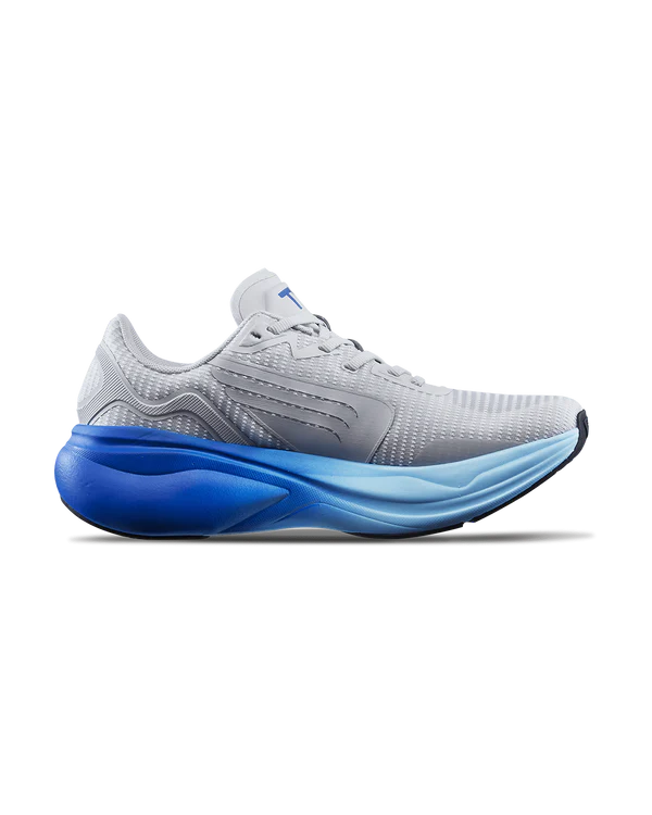Men's TYR Maverick v1. Light Grey upper. Blue midsole. Medial view.