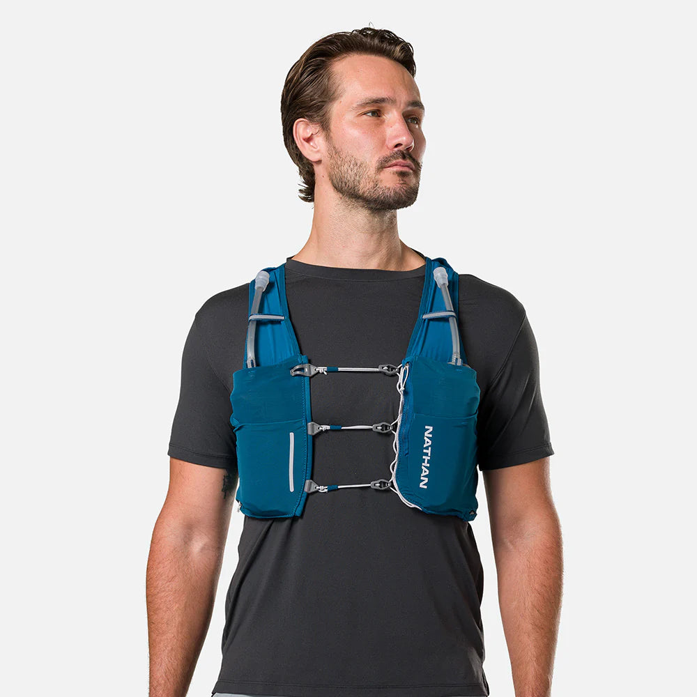 Nathan Pinnacle Pro 6 liter hydration vest. Blue.