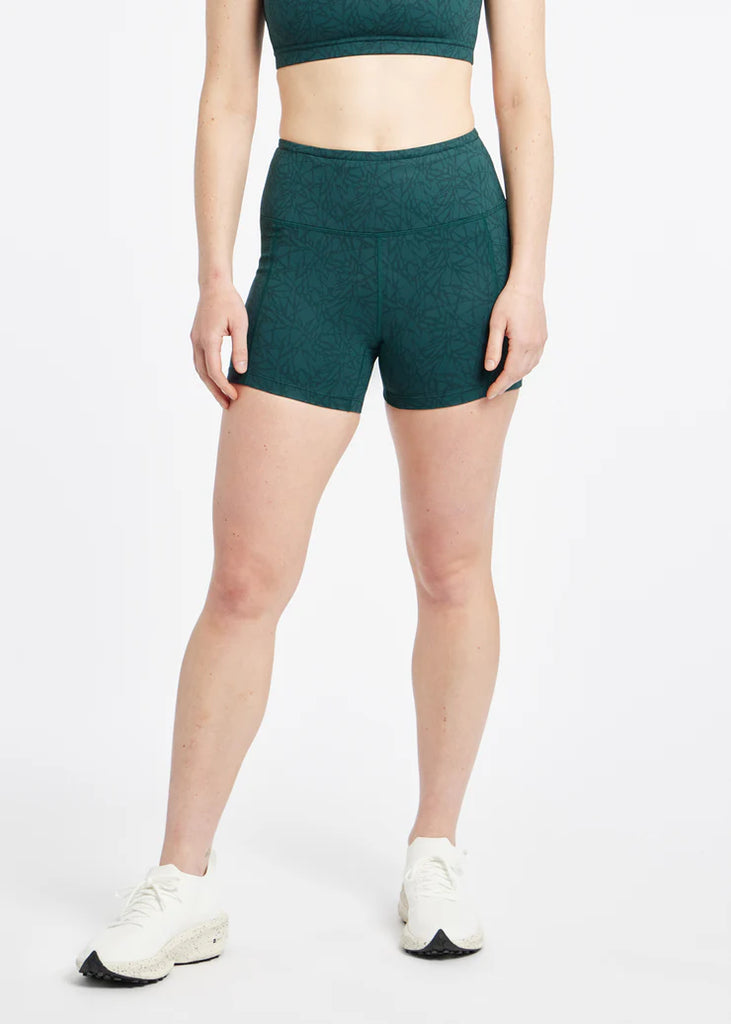 Women's Oiselle Pockito 4" Shorts. Green.