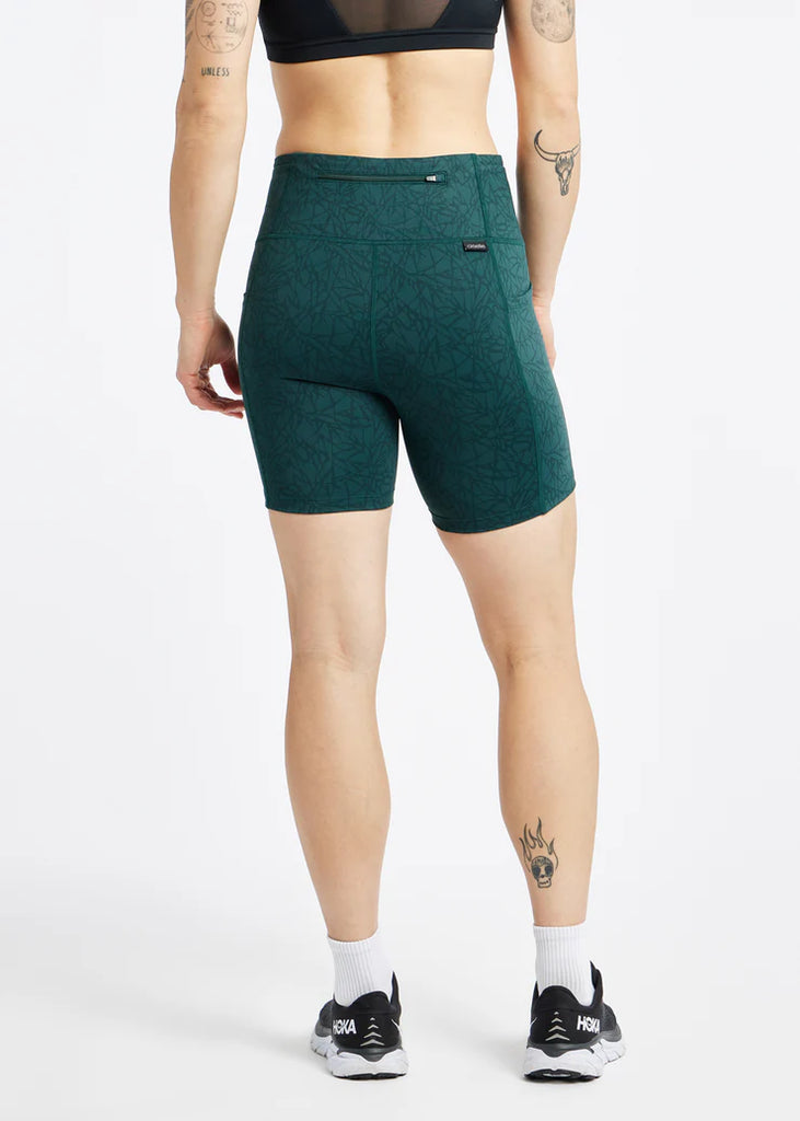 Women's Oiselle Pockito 6" Shorts. Green.