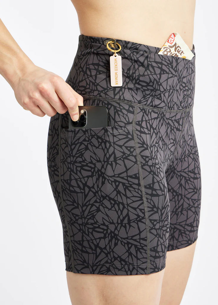 Women's Oiselle Pockito 6" Shorts. Dark Grey.
