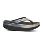 Women's OOFOS OOmega OOlala Luxe Sandal in Latte Fade. Gold and black. Lateral view.