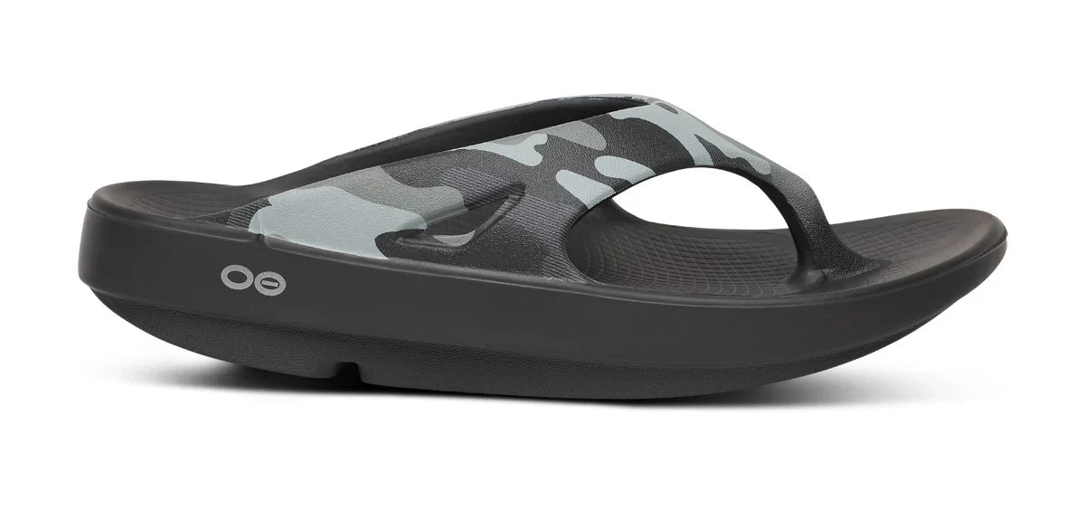 OOFOS OOriginal Sport Sandal in Night Camo. Camo upper and black midsole. Lateral view.