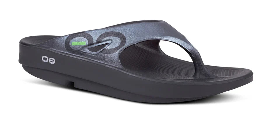 OOFOS OOriginal Sport Sandal in Graphite. Gray upper and black midsole. Lateral view.