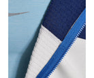 Women's Saucony Bluster Jacket. Blue/White. Zipper closeup.