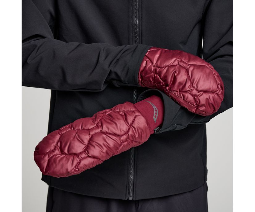 Unisex Saucony Oysterpuff Mitt. Dark Red. Front view.