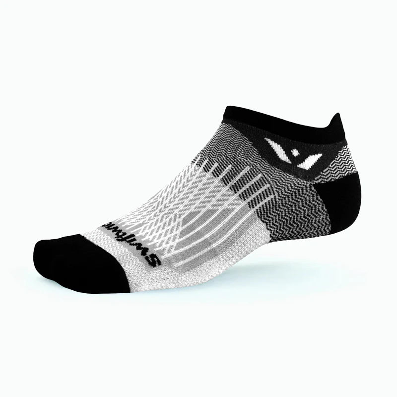 Unisex Swiftwick Aspire Zero Tab. Black/White. Lateral view.