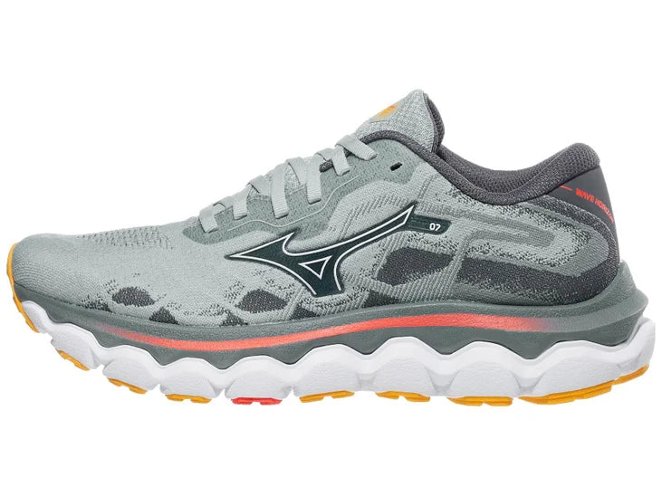 Women's Mizuno Wave Horizon 7. Grey upper. Grey/White midsole. Lateral view.