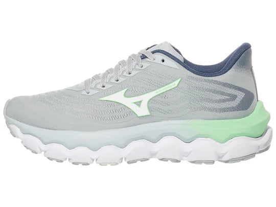 Women's Mizuno Wave Horizon 8. Light Green/Blue upper. Light Green/White midsole. Lateral view.
