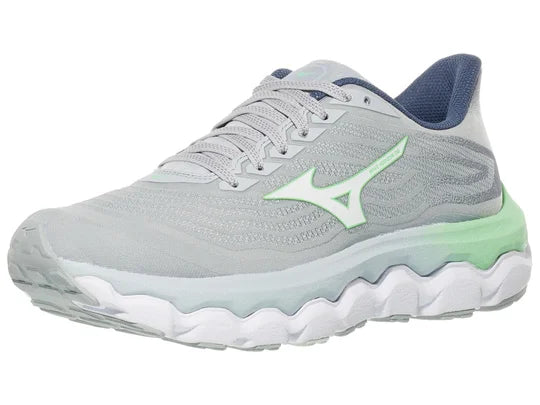 Women's Mizuno Wave Horizon 8. Light Green/Blue upper. Light Green/White midsole. Lateral view.