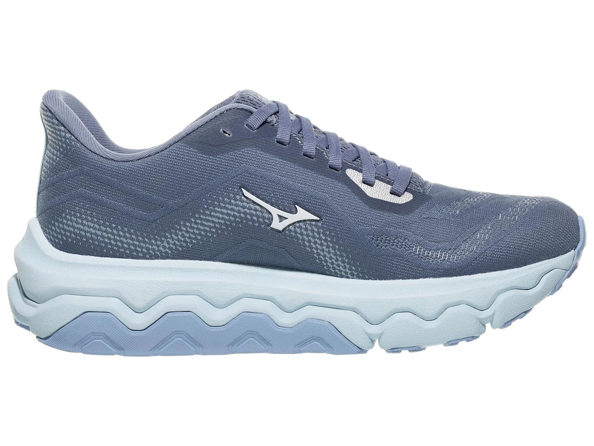 Women's Mizuno Wave Horizon 9. Grey upper. Light blue midsole. Medial view.