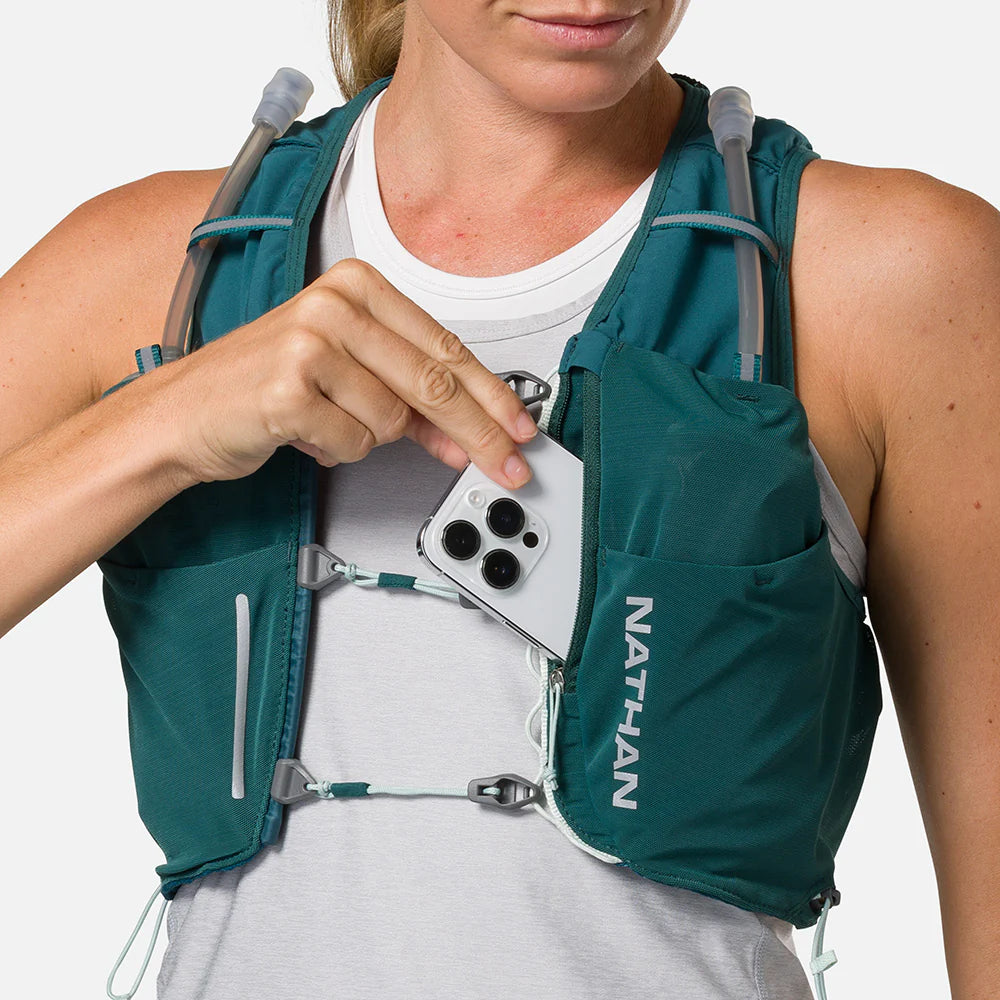 Women's Nathan Pinnacle Pro 6 Liter Hydration Vest. Black.